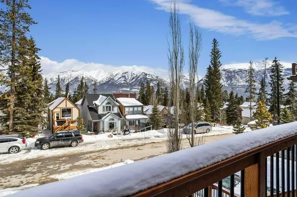 979 Wilson WAY, Canmore, AB T1W 2Y9