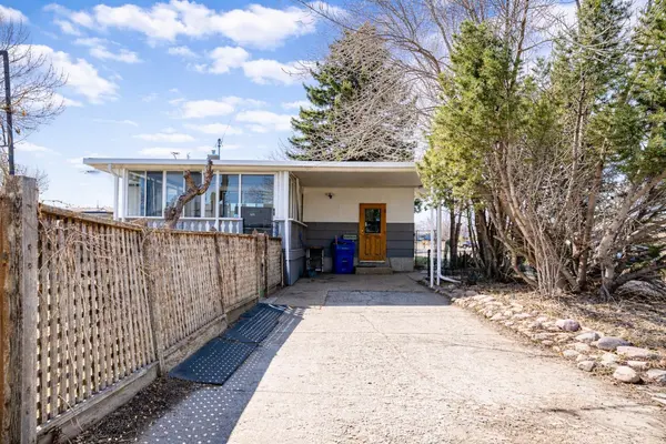 202 3 AVE E, Bow Island, AB T0K 0G0