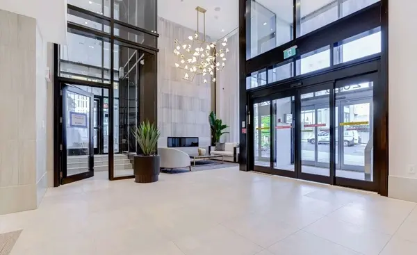 2020 Bathurst ST #210, Toronto C03, ON M5P 0A6