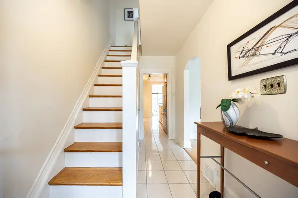 467 Hillsdale AVE E, Toronto C10, ON M4S 1V1