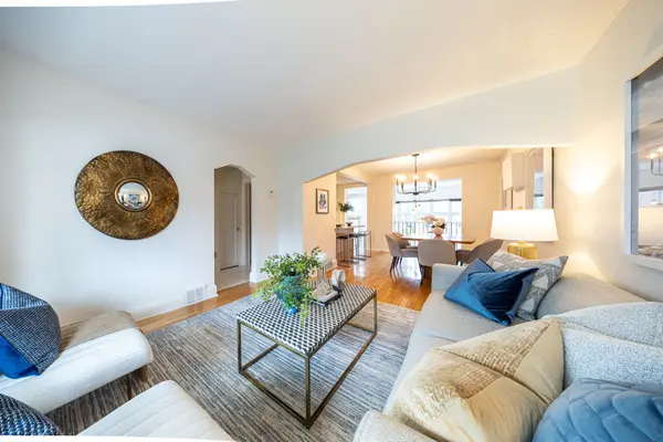 467 Hillsdale AVE E, Toronto C10, ON M4S 1V1