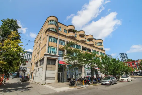 8 Oxford ST #304, Toronto C01, ON M5T 1N9