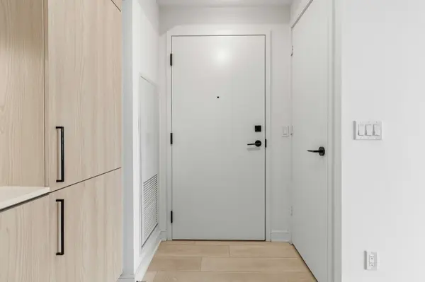 35 Rolling Mills RD #S451, Toronto C08, ON M5A 0V6