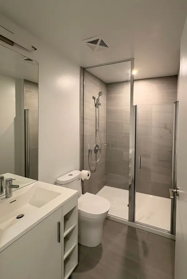 634 Church ST #2102, Toronto C08, ON M4Y 0G9