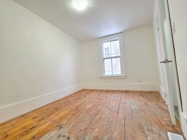 457 Queen ST E #Main, Toronto C08, ON M5A 1T6