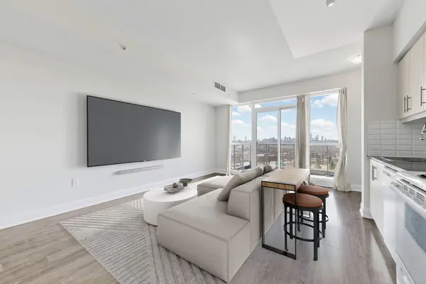 160 Vanderhoof AVE #607, Toronto C11, ON M4G 0B7