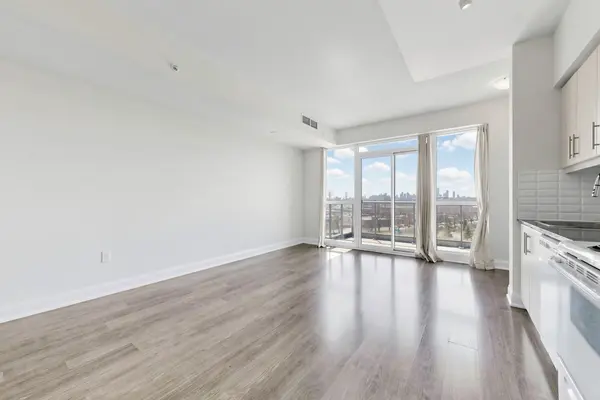 160 Vanderhoof AVE #607, Toronto C11, ON M4G 0B7