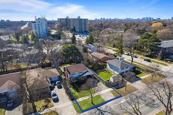 8 Underhill DR, Toronto C13, ON M3A 2J2