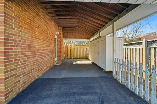 8 Underhill DR, Toronto C13, ON M3A 2J2