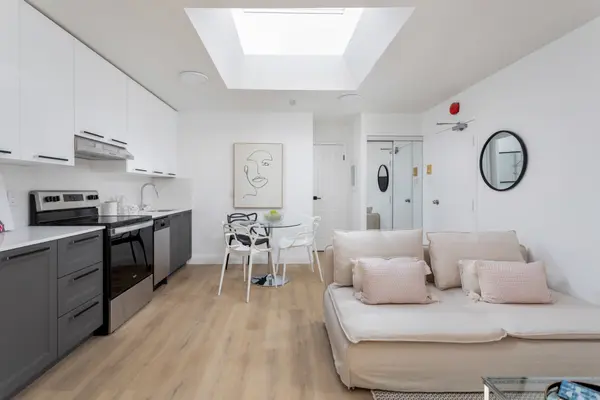 1106 Dundas ST W ##2 FL3, Toronto C01, ON M6J 1X2