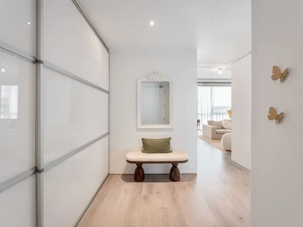 60 Bathurst ST #313, Toronto C01, ON M5V 2P7