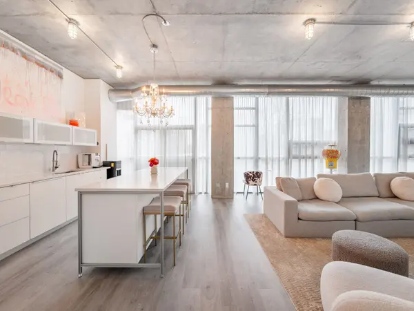 60 Bathurst ST #313, Toronto C01, ON M5V 2P7