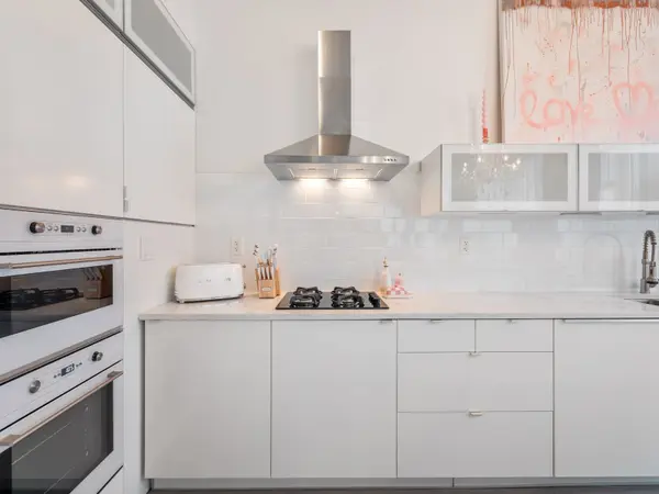 60 Bathurst ST #313, Toronto C01, ON M5V 2P7