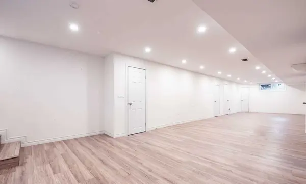 899 Glen ST, Oshawa, ON L1J 3T9