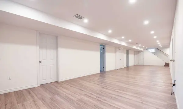 899 Glen ST, Oshawa, ON L1J 3T9