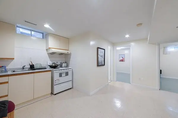 3 Myrna LN, Toronto E07, ON M1V 3N6