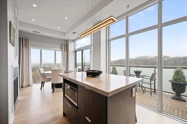 580 Kingston RD #601, Toronto E02, ON M4P 1P9