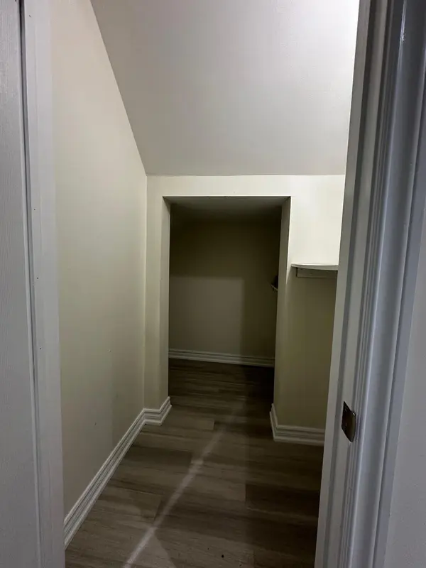 938 Wrenwood DR #BSMT, Oshawa, ON L1K 0Y1