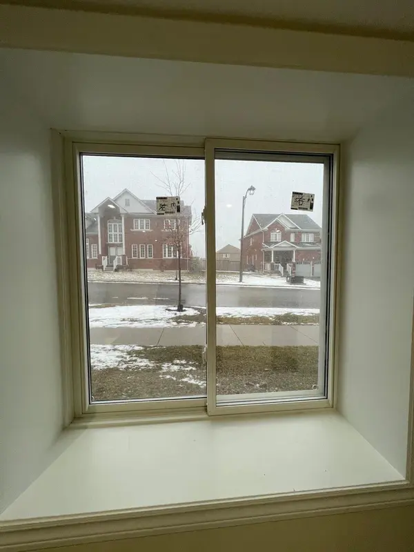 938 Wrenwood DR #BSMT, Oshawa, ON L1K 0Y1