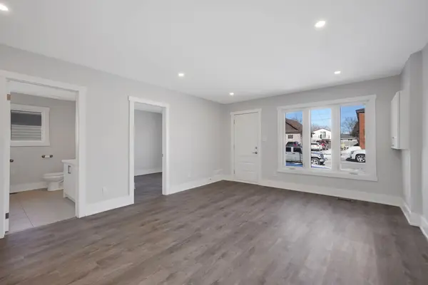 89 Orchard View BLVD #Main Floor, Oshawa, ON L1G 3N8