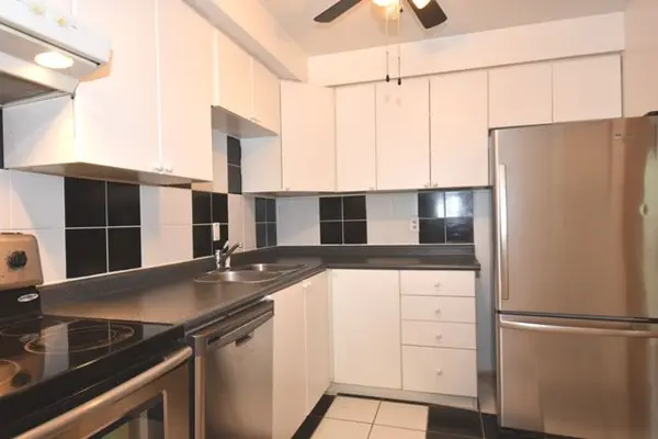 68 Sawdon DR, Whitby, ON L1N 8A7