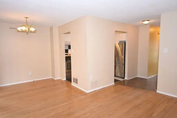 68 Sawdon DR, Whitby, ON L1N 8A7