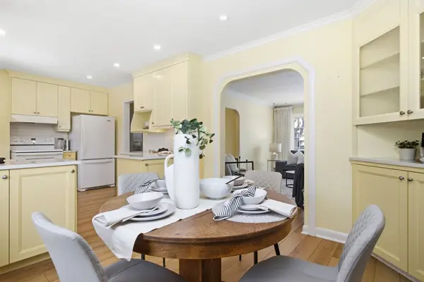 447 Ridgeway AVE, Oshawa, ON L1J 2V8