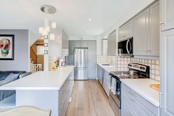 6 Hendley DR, Ajax, ON L1T 2C6