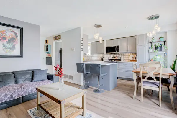 6 Hendley DR, Ajax, ON L1T 2C6