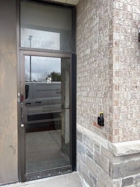 56 Pennsylvania AVE #5, Vaughan, ON L4K 3V9