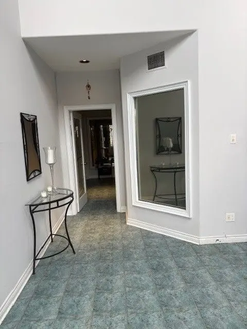 56 Pennsylvania AVE #5, Vaughan, ON L4K 3V9