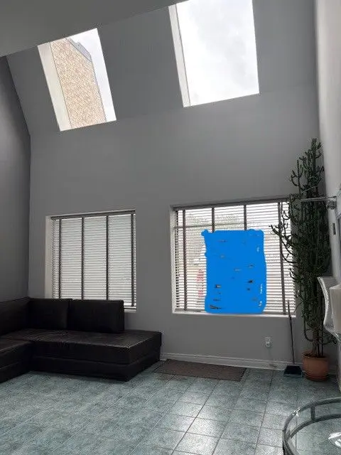 56 Pennsylvania AVE #5, Vaughan, ON L4K 3V9