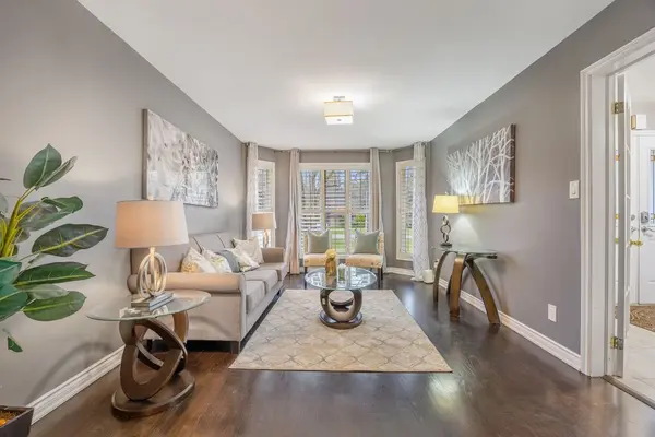 20286 Yonge ST, East Gwillimbury, ON L9N 1B1