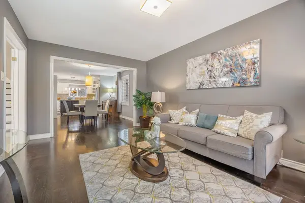 20286 Yonge ST, East Gwillimbury, ON L9N 1B1