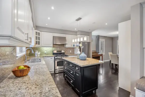 20286 Yonge ST, East Gwillimbury, ON L9N 1B1