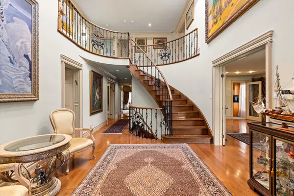 129 Rose Green DR, Vaughan, ON L4J 4R6