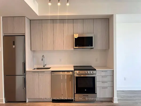 185 Deerfield RD #1205, Newmarket, ON L3Y 0G7