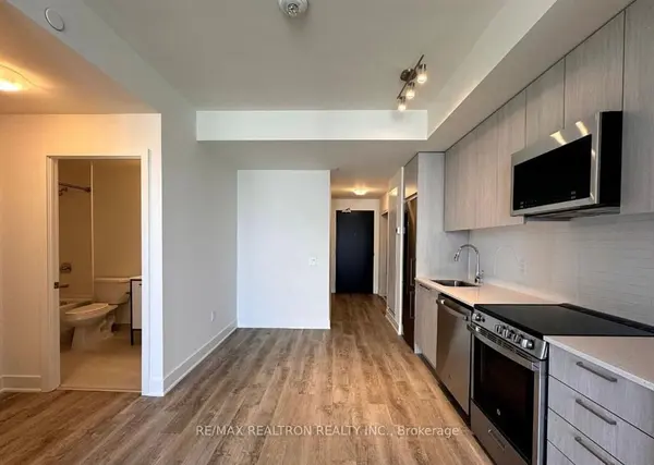 185 Deerfield RD #1205, Newmarket, ON L3Y 0G7