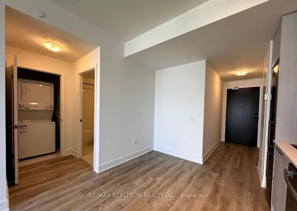 185 Deerfield RD #1205, Newmarket, ON L3Y 0G7