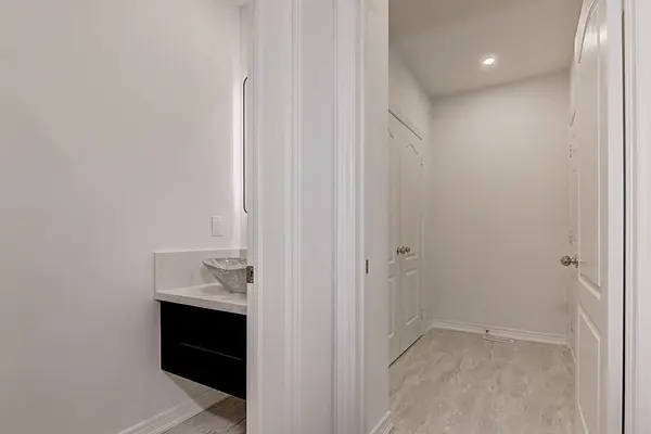 201 Bilbrough ST, Aurora, ON L4G 7X1