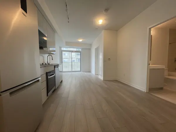 10 abeja ST #1416, Vaughan, ON L4K 0P4