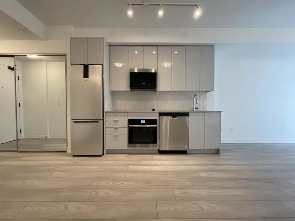 10 abeja ST #1416, Vaughan, ON L4K 0P4