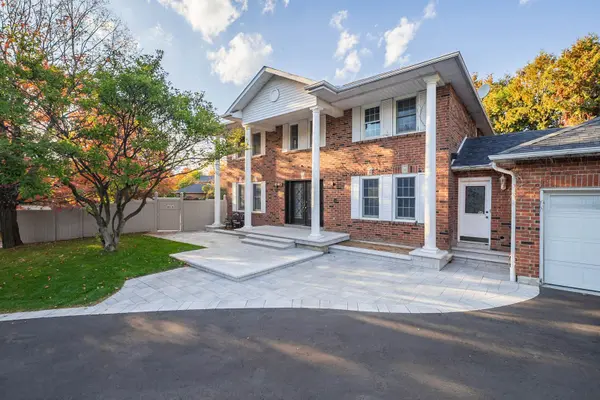 8 Beaufort Hills RD, Richmond Hill, ON L4E 2N5