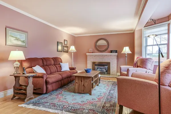 30 Dunning AVE, Aurora, ON L4G 6H7