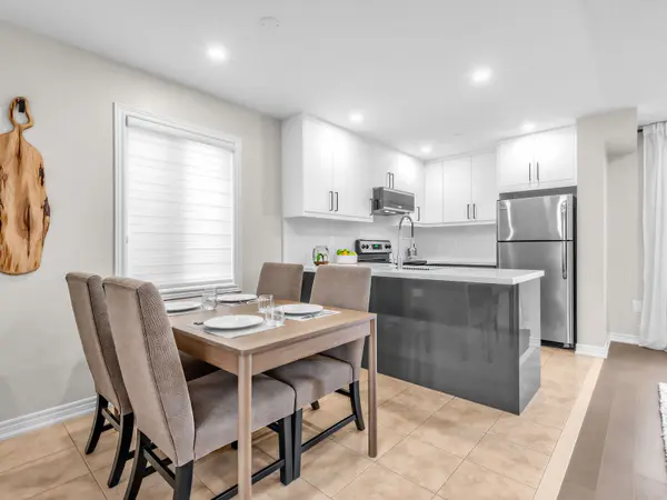 18 Admiral CRES, Essa, ON L0M 1B4