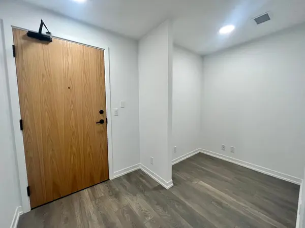 8 Beverley Glen BLVD #C507, Vaughan, ON L4J 0L5