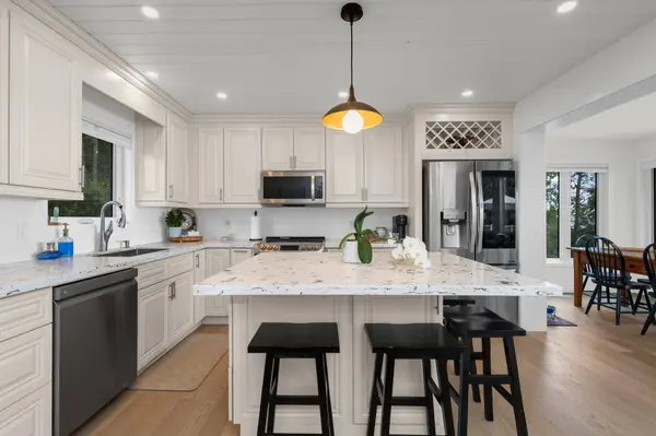 95 lakeshore RD E, Oro-medonte, ON L0L 2E0