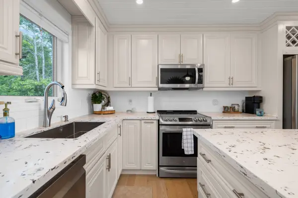 95 lakeshore RD E, Oro-medonte, ON L0L 2E0