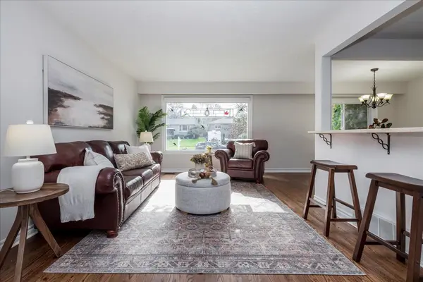 32 Springhome RD, Barrie, ON L4N 2W7