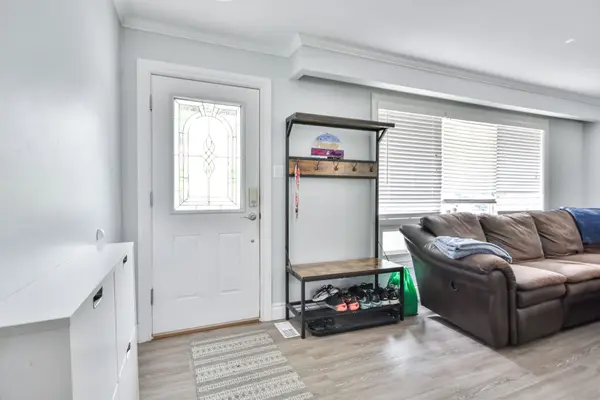 74 Baldwin LN, Barrie, ON L4N 2W3